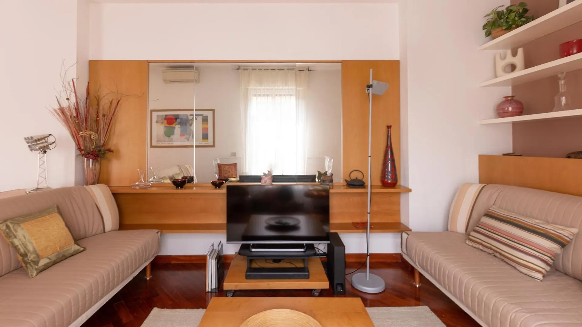 Cozy One Bedroom Apartment Via Volta - Mirable Pm Milano 0*,  Italia